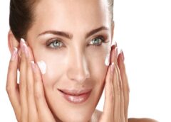 A Guide on How to Choose the Right Moisturiser for Your Skin During Monsoon Season